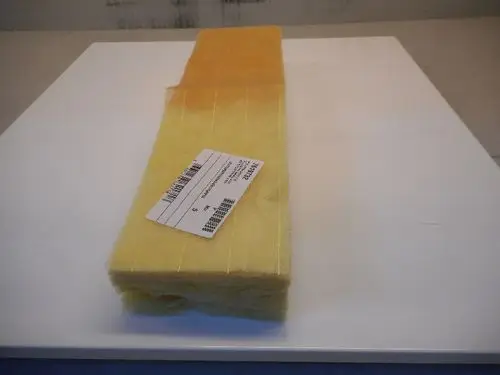 Isoliermaterial in gelber und orangefarbener Ausführung, verpackt und mit Preisschild versehen. Von der Marke Remeha.